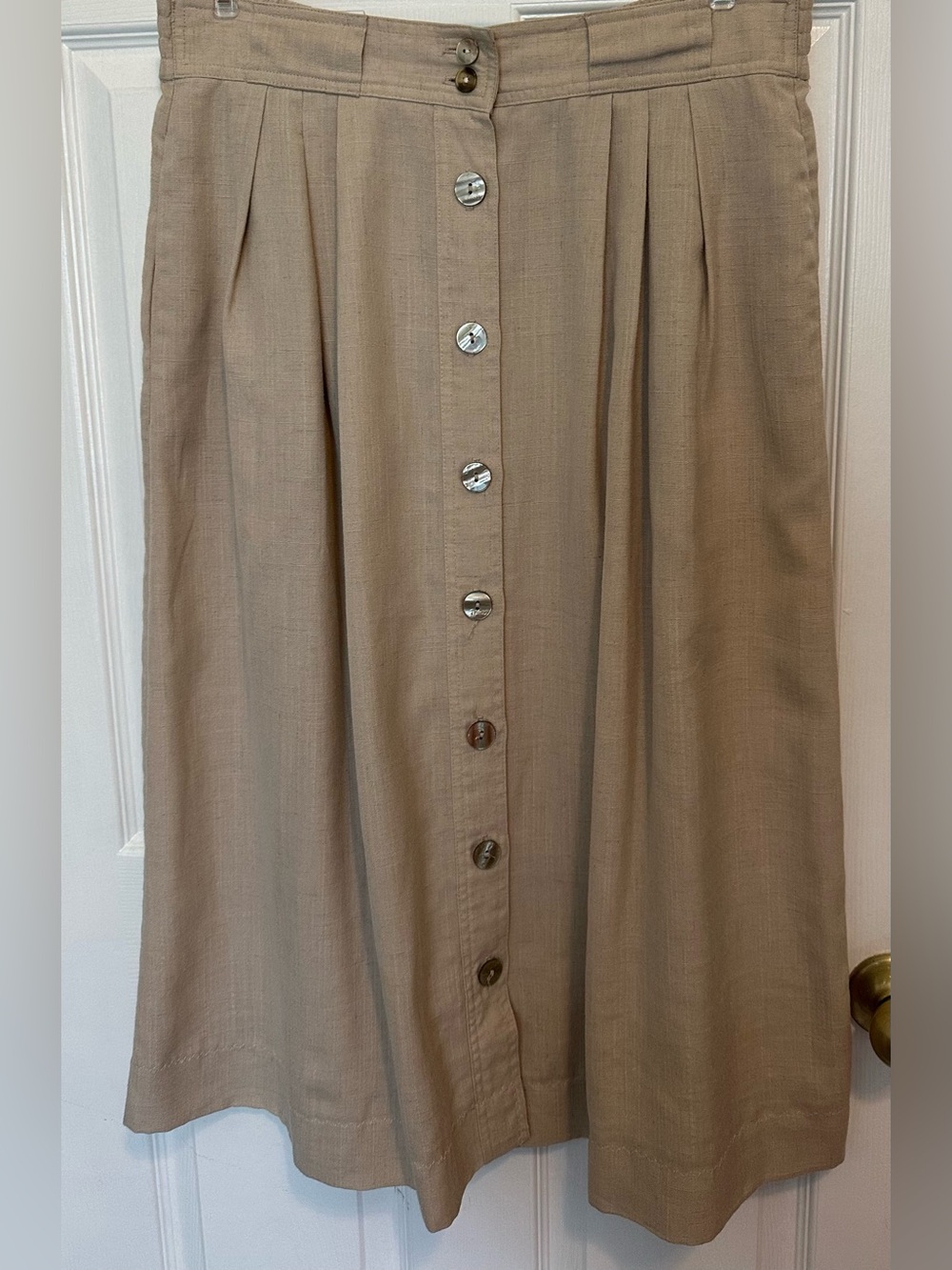 Classic Button-Front Midi Skirt in Taupe